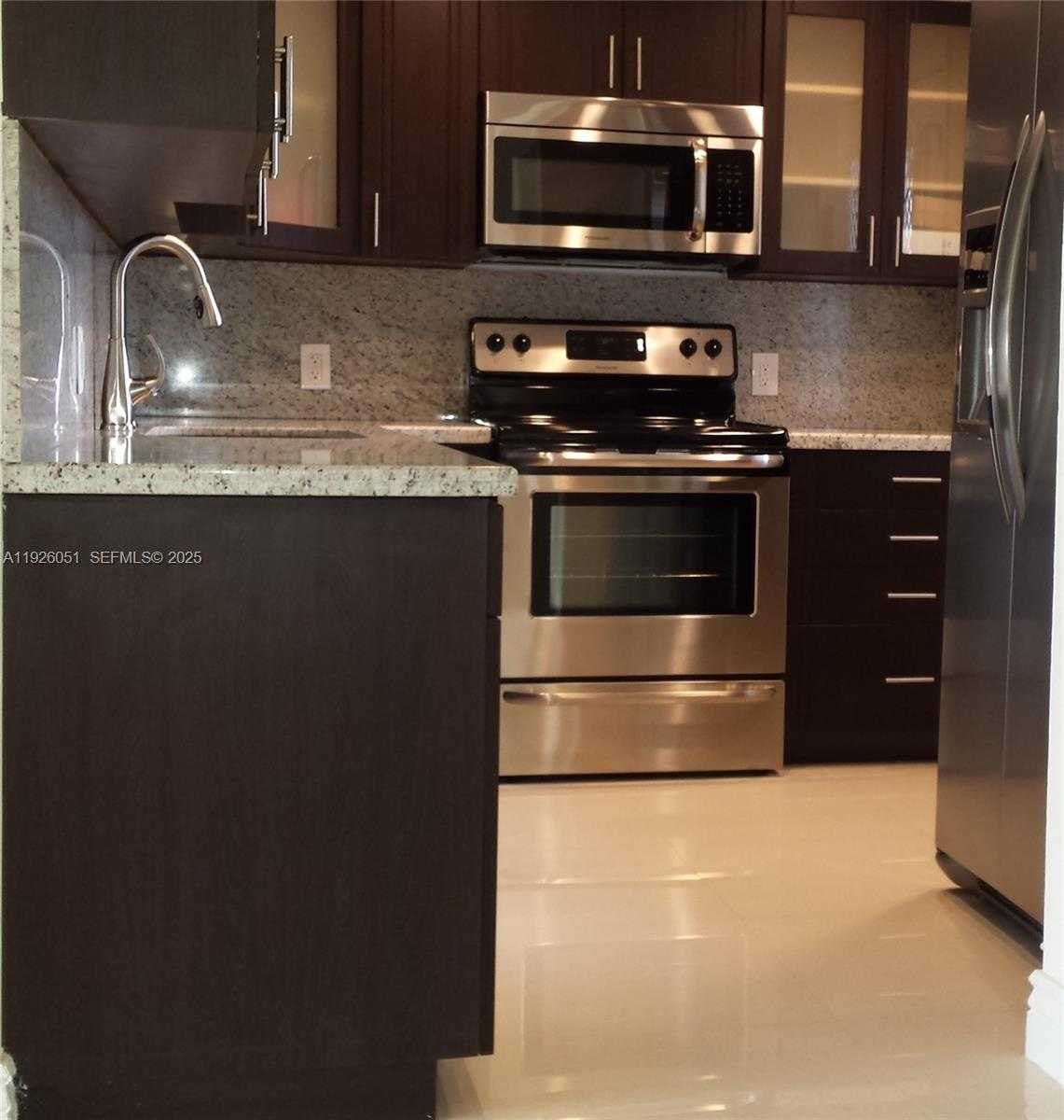 Small Image of Aventura Number 7