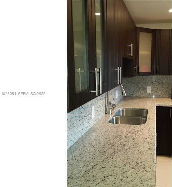 Small Image of Aventura Number 9