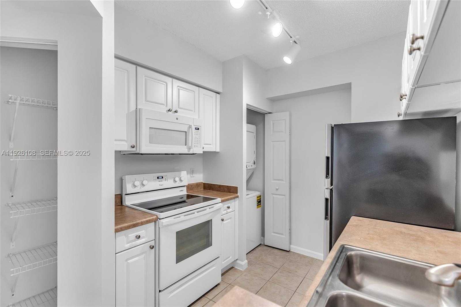 Small Image of 17150 NORTH BAY RD #2301, Sunny Isles Beach Number 8