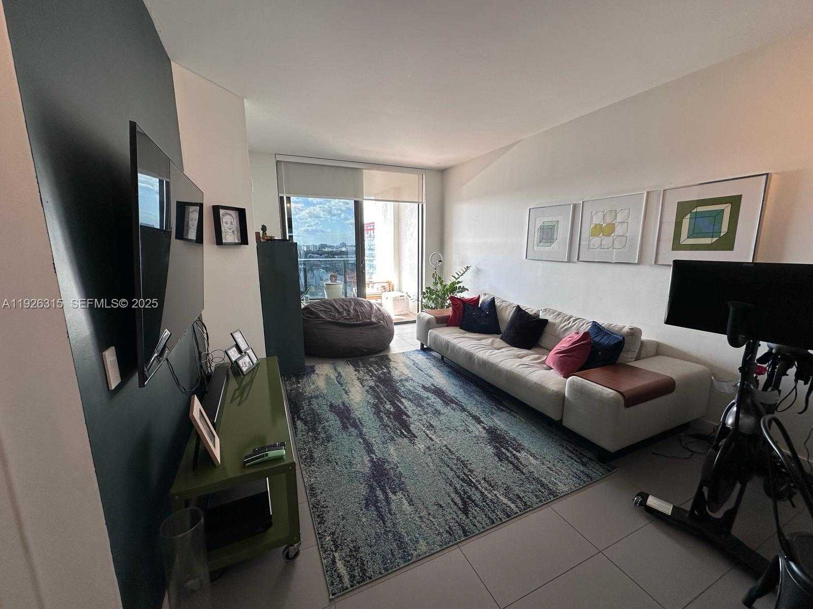 Imagen de Pequeño Objeto