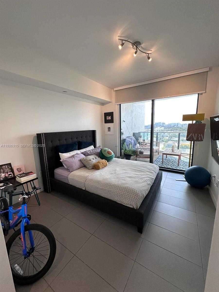 Imagen de Pequeño Objeto