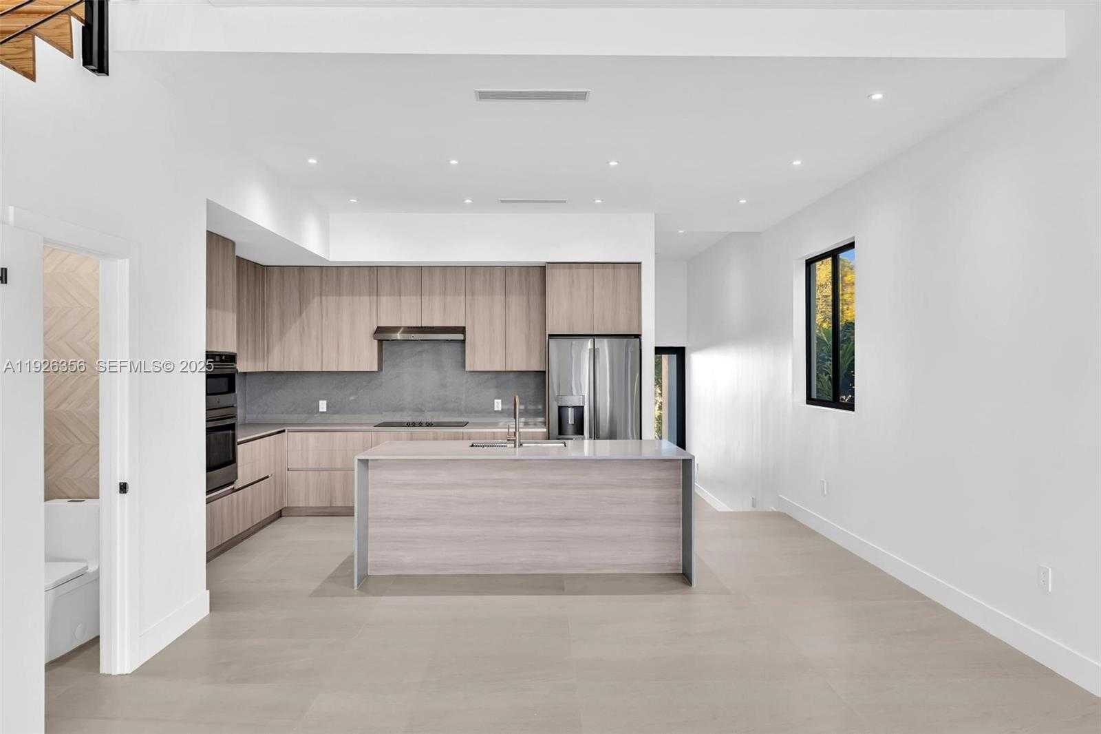 Small Image of 2785 SOUTH WEST 34TH AVE, Miami Number 12