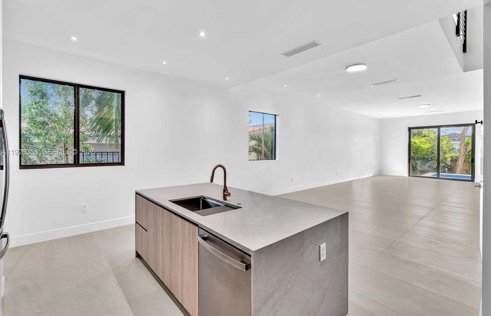 Small Image of 2785 SOUTH WEST 34TH AVE, Miami Number 13