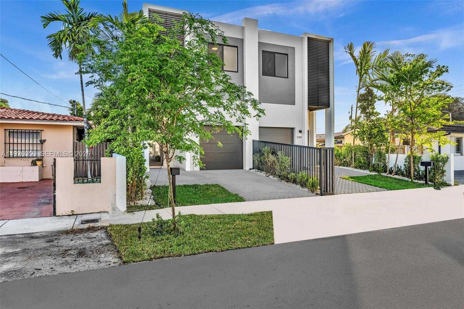 Small Image of 2785 SOUTH WEST 34TH AVE, Miami Number 2