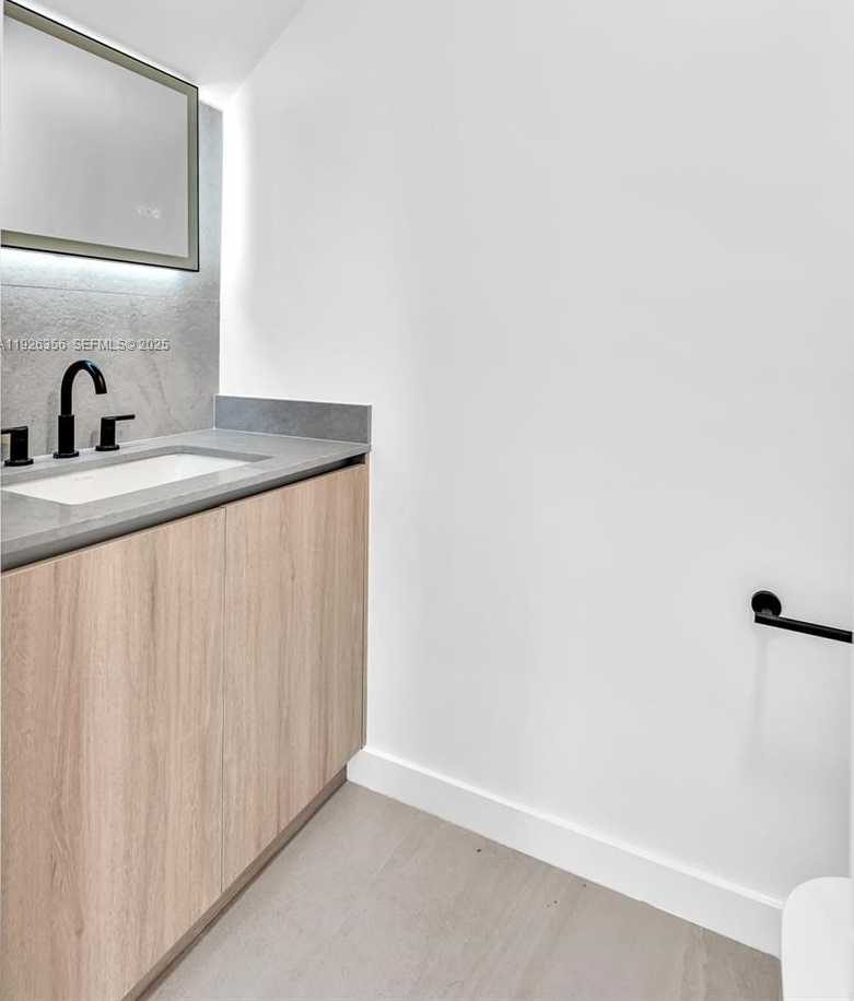 Small Image of 2785 SOUTH WEST 34TH AVE, Miami Number 22