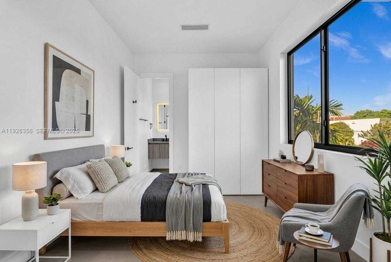 Small Image of 2785 SOUTH WEST 34TH AVE, Miami Number 30