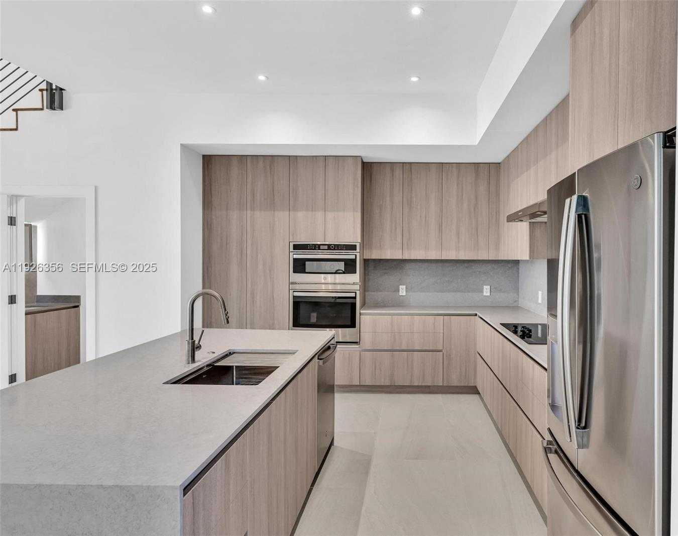 Small Image of 2785 SOUTH WEST 34TH AVE, Miami Number 8