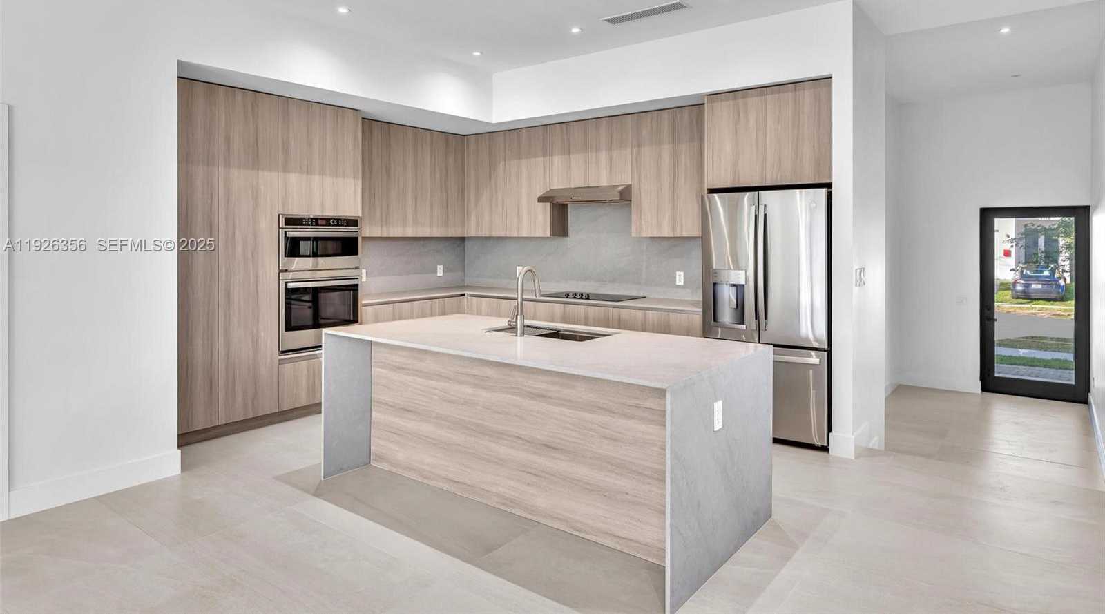 Small Image of 2785 SOUTH WEST 34TH AVE, Miami Number 9