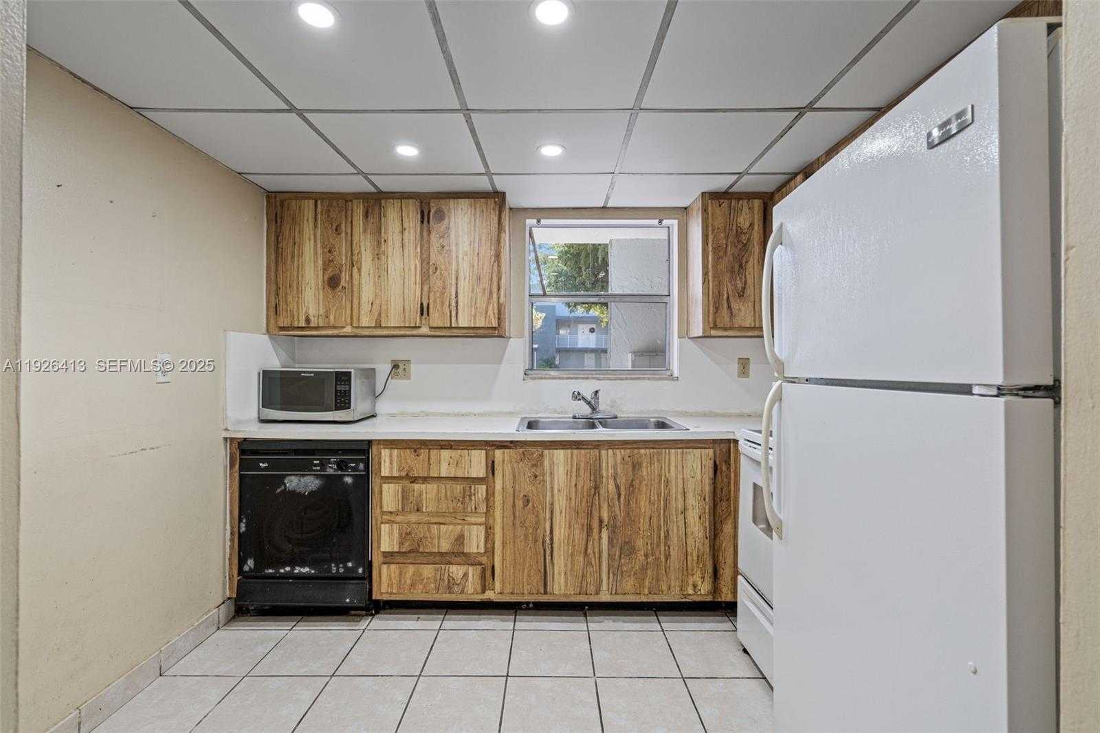 Small Image of 9371 FONTAINEBLEAU BLVD #I112, Miami Number 13