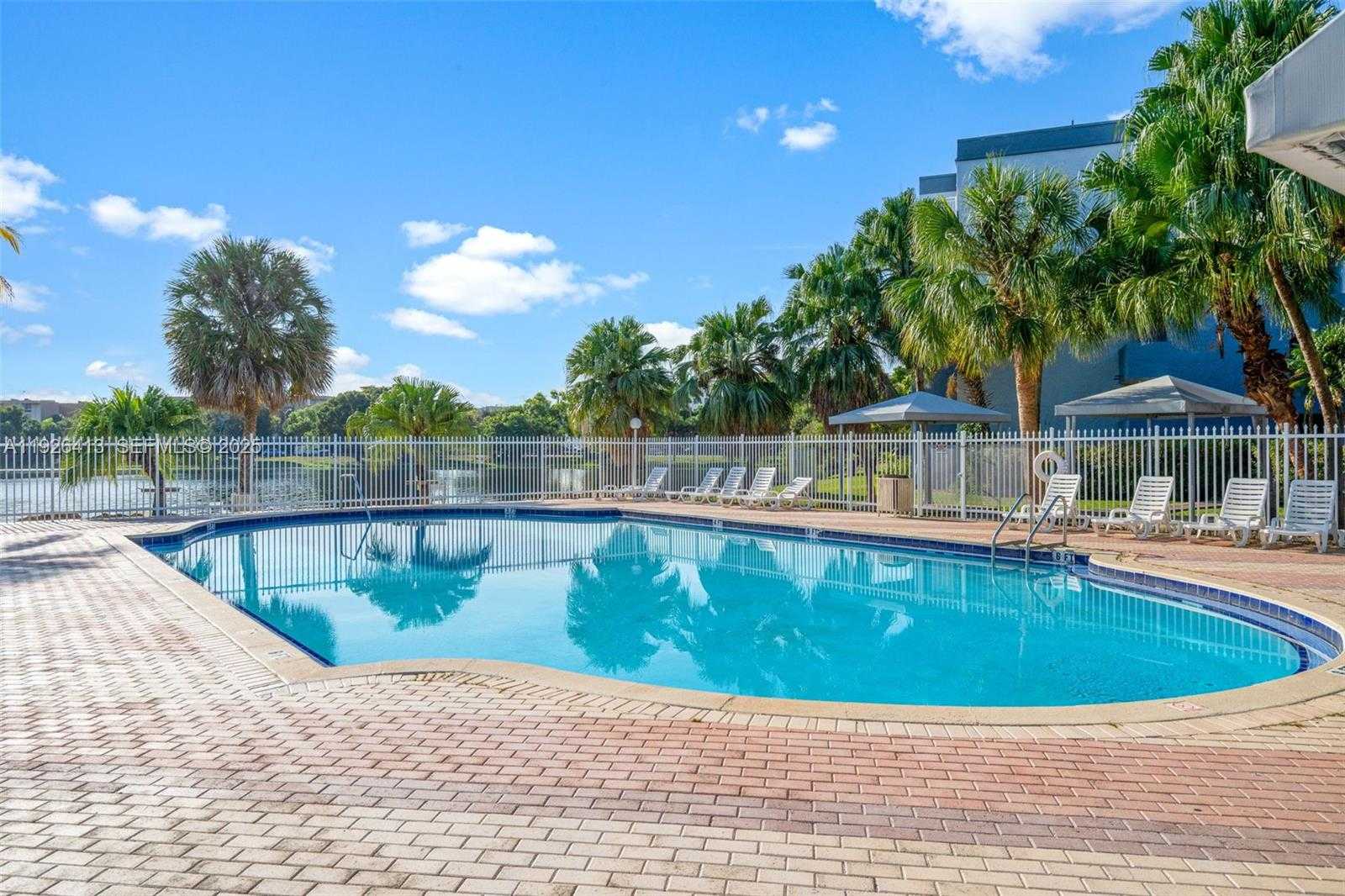 Small Image of 9371 FONTAINEBLEAU BLVD #I112, Miami Number 27