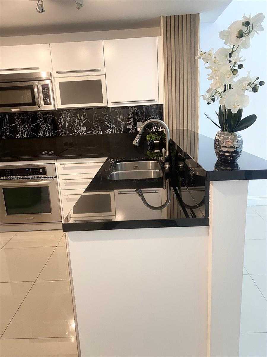 Small Image of 244 BISCAYNE BLVD #1605, Miami Number 11