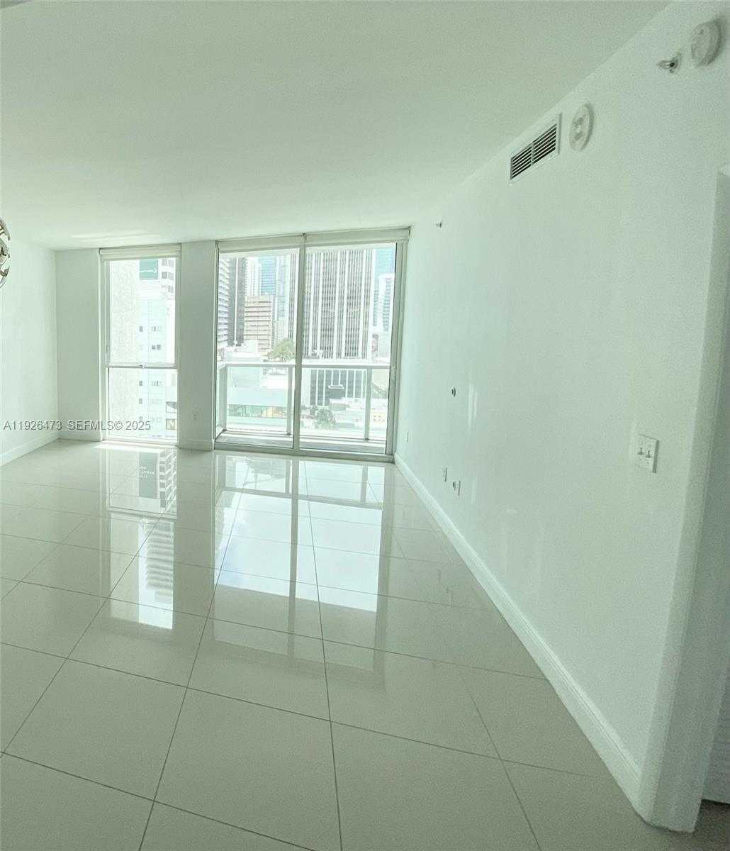 Small Image of 244 BISCAYNE BLVD #1605, Miami Number 2