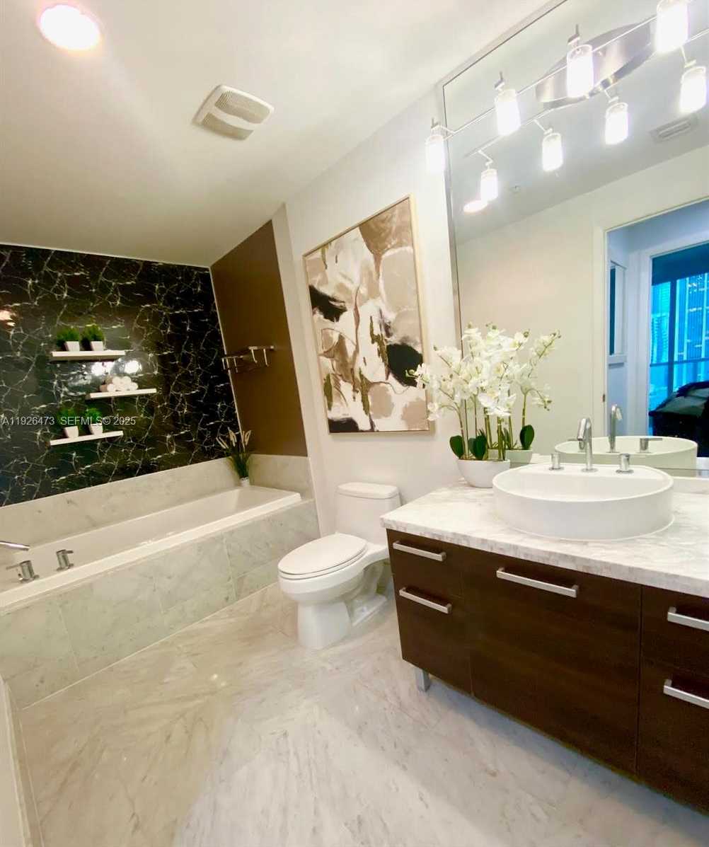 Small Image of 244 BISCAYNE BLVD #1605, Miami Number 20