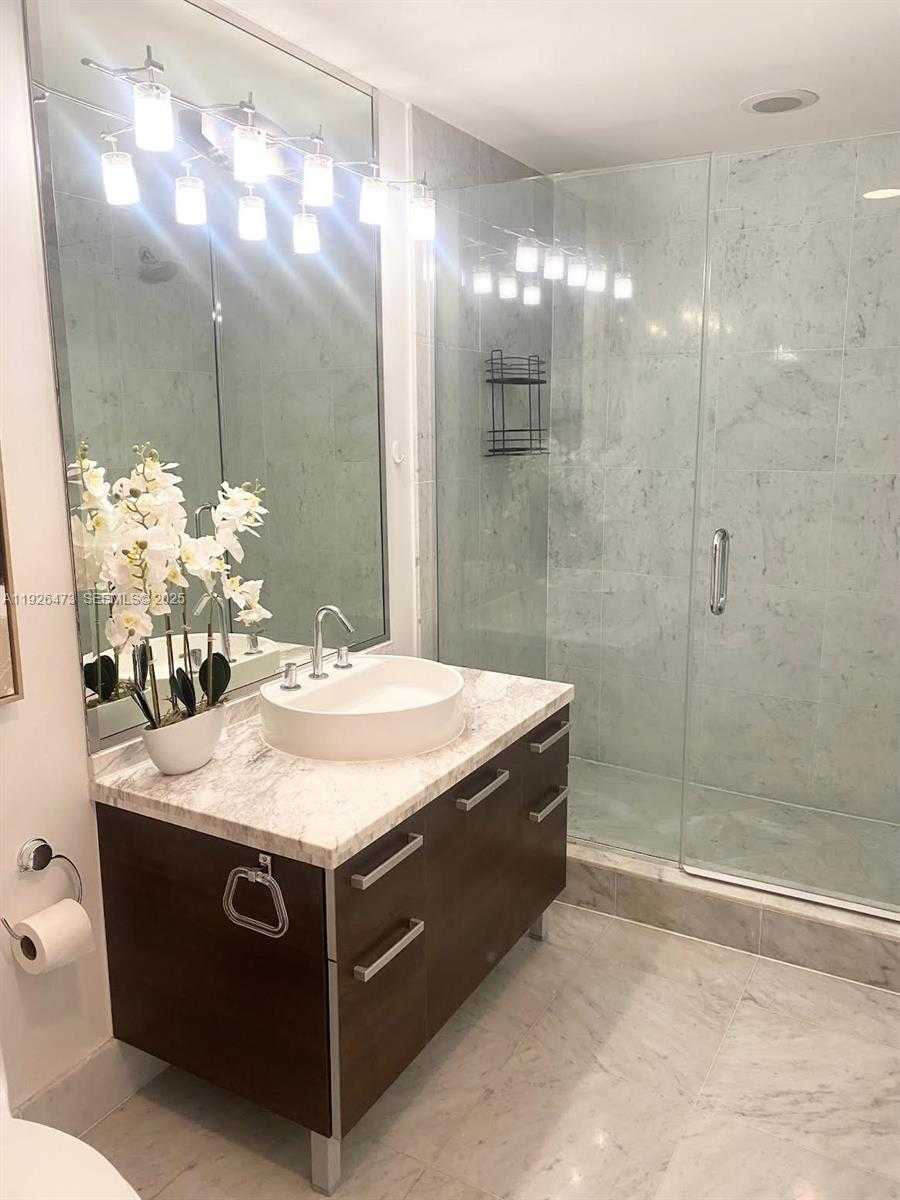 Small Image of 244 BISCAYNE BLVD #1605, Miami Number 22