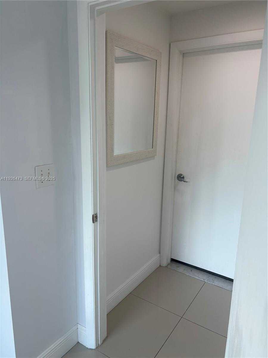 Small Image of 244 BISCAYNE BLVD #1605, Miami Number 25