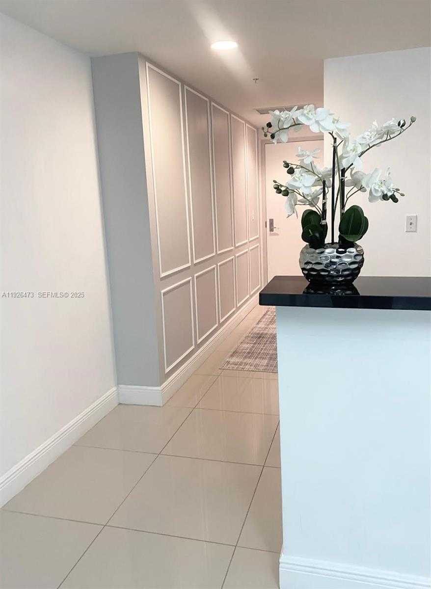 Small Image of 244 BISCAYNE BLVD #1605, Miami Number 3