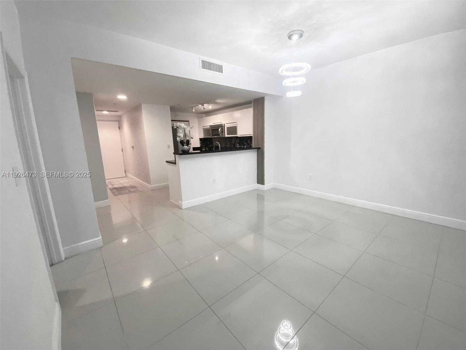 Small Image of 244 BISCAYNE BLVD #1605, Miami Number 4