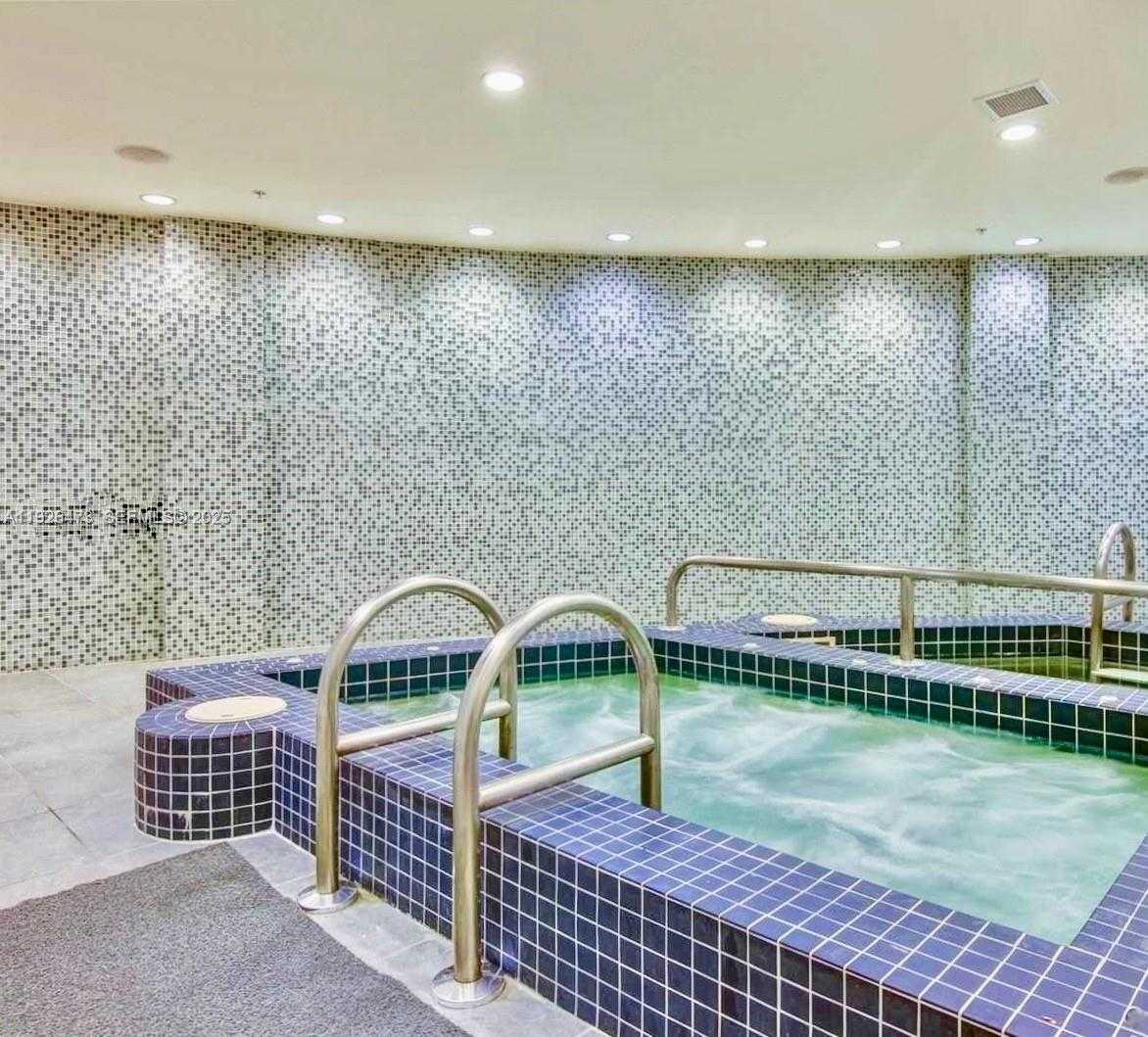 Small Image of 244 BISCAYNE BLVD #1605, Miami Number 40