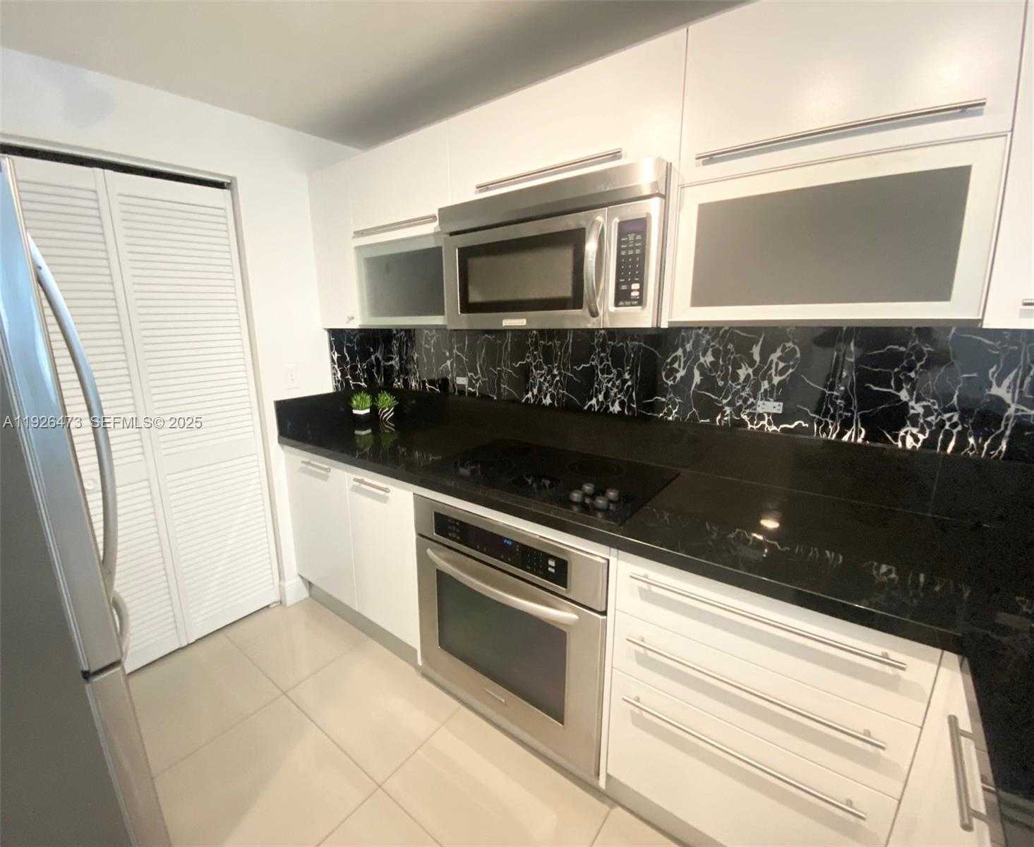 Small Image of 244 BISCAYNE BLVD #1605, Miami Number 5