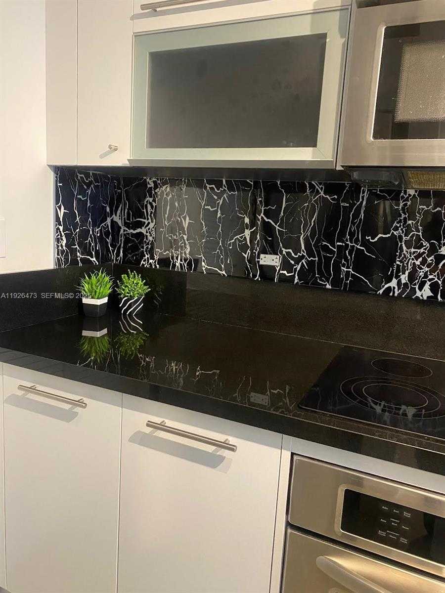 Small Image of 244 BISCAYNE BLVD #1605, Miami Number 6