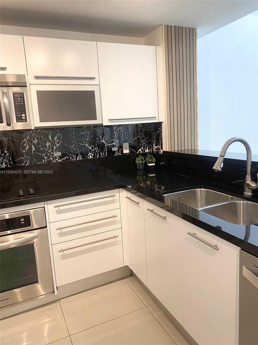 Small Image of 244 BISCAYNE BLVD #1605, Miami Number 8