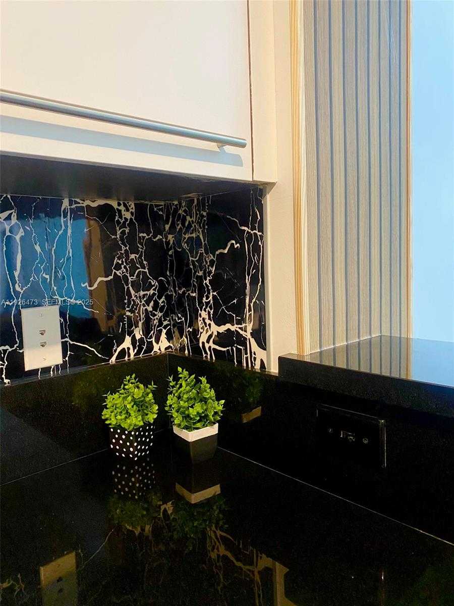 Small Image of 244 BISCAYNE BLVD #1605, Miami Number 9