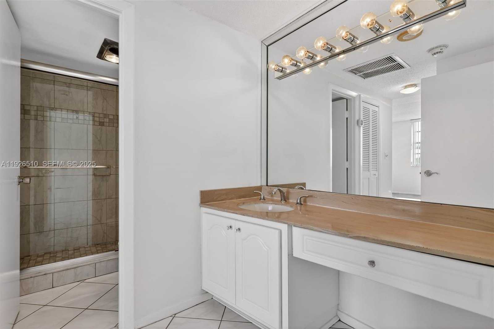 Small Image of 300 BAYVIEW DR #202, Sunny Isles Beach Number 11