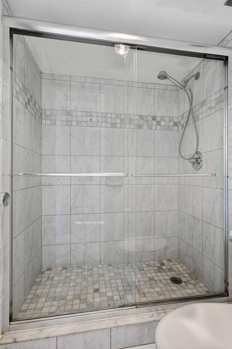 Small Image of 300 BAYVIEW DR #202, Sunny Isles Beach Number 12