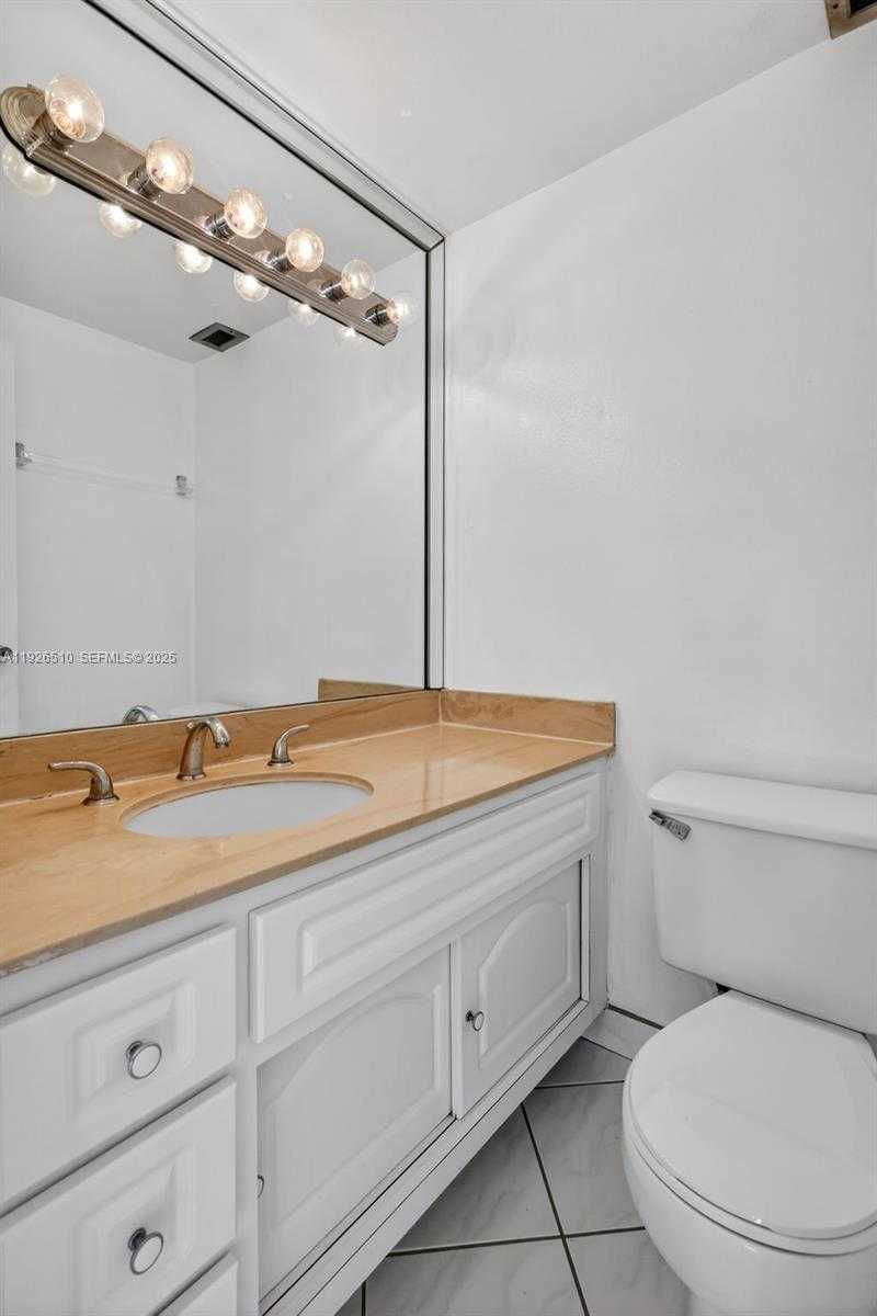 Small Image of 300 BAYVIEW DR #202, Sunny Isles Beach Number 13