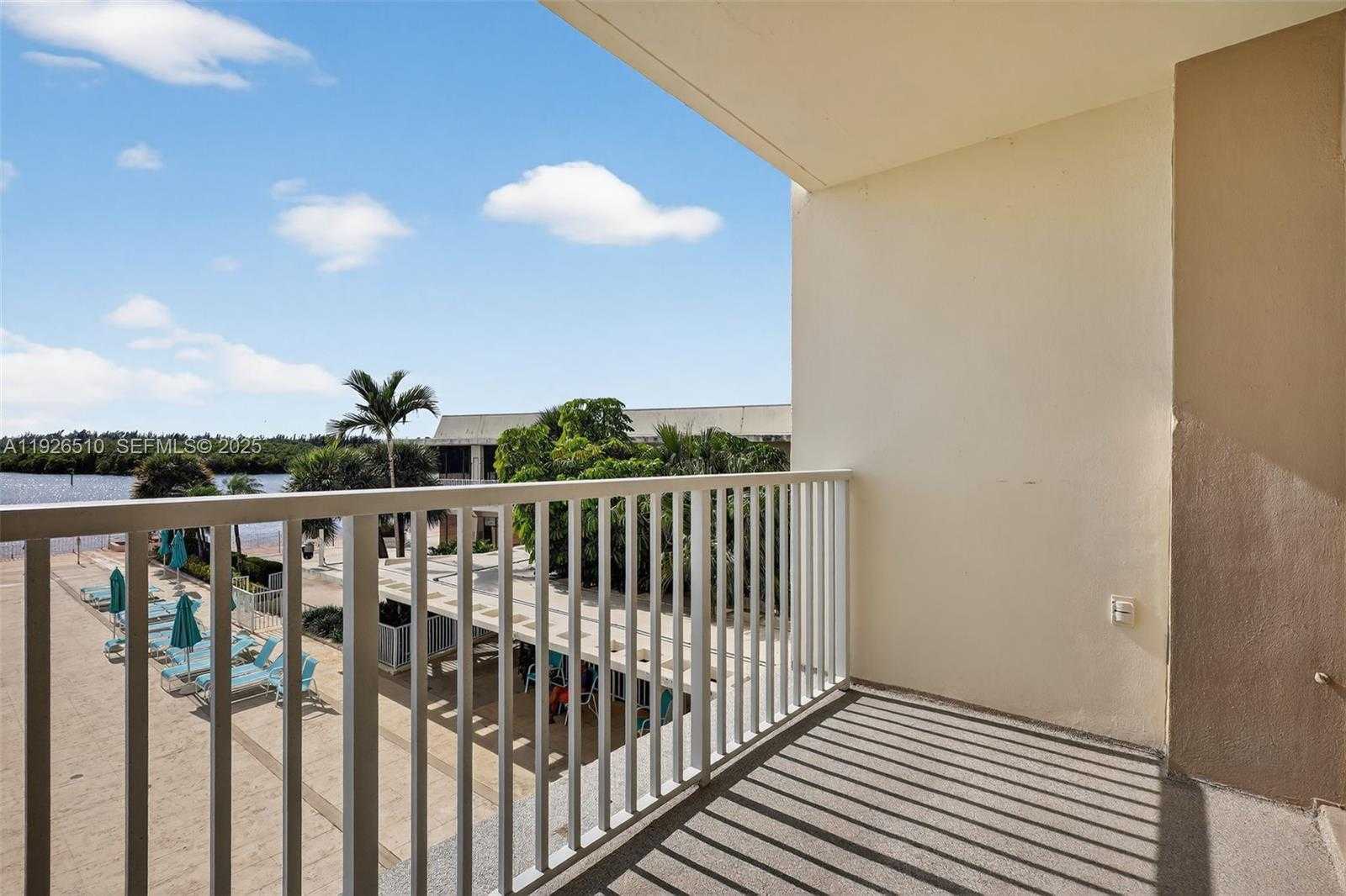 Small Image of 300 BAYVIEW DR #202, Sunny Isles Beach Number 14