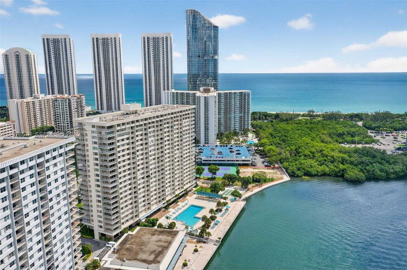 Small Image of 300 BAYVIEW DR #202, Sunny Isles Beach Number 2