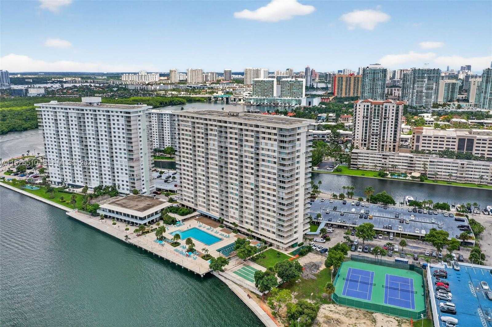 Small Image of 300 BAYVIEW DR #202, Sunny Isles Beach Number 25