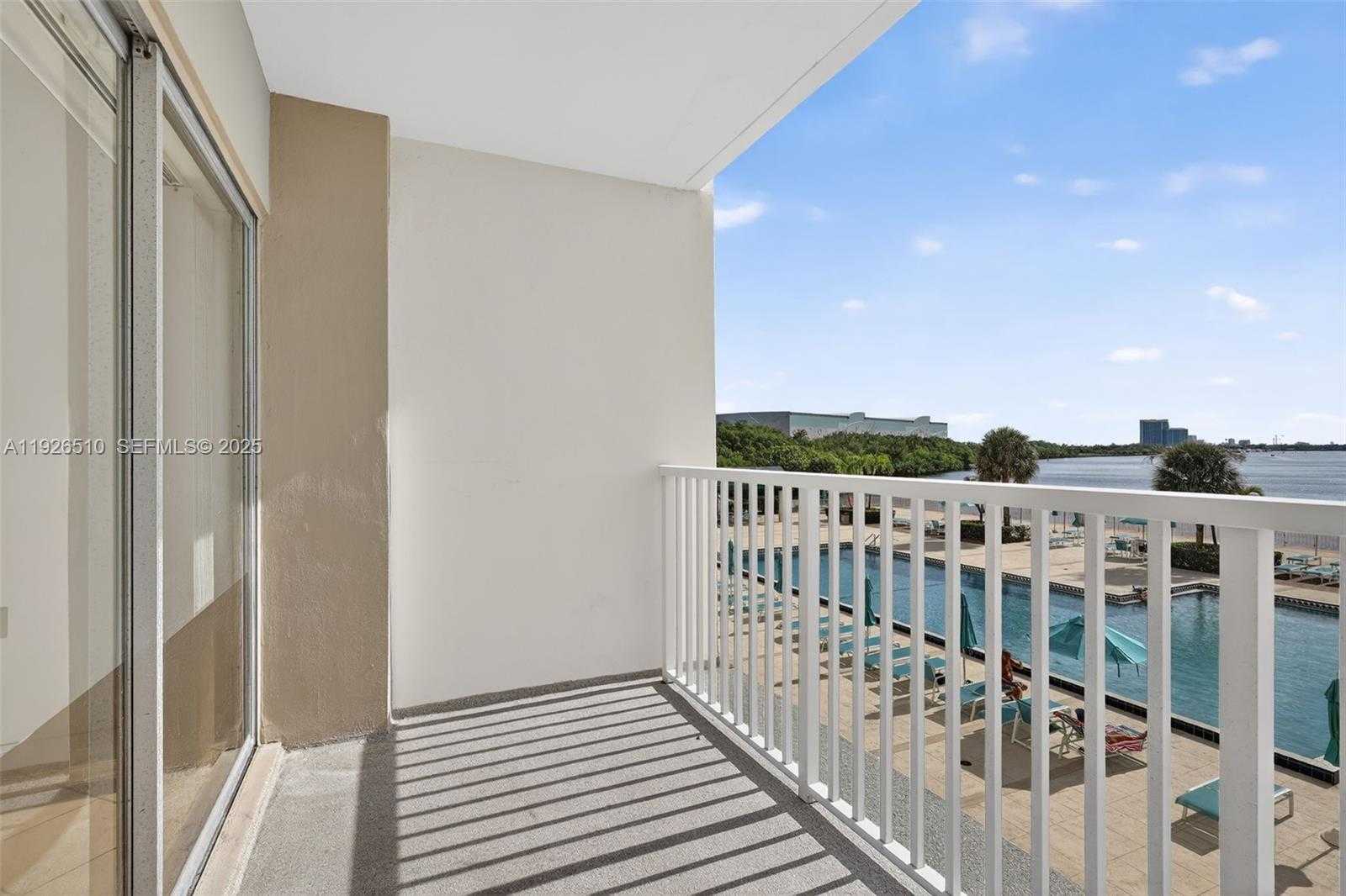 Small Image of 300 BAYVIEW DR #202, Sunny Isles Beach Number 3