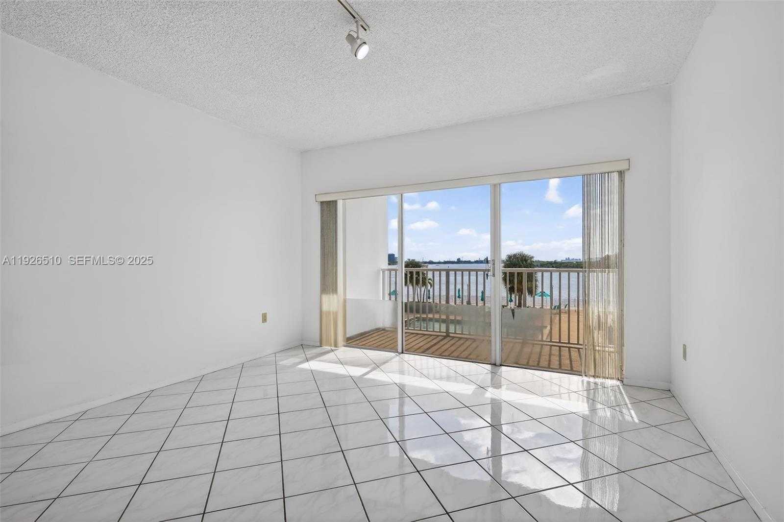 Small Image of 300 BAYVIEW DR #202, Sunny Isles Beach Number 4