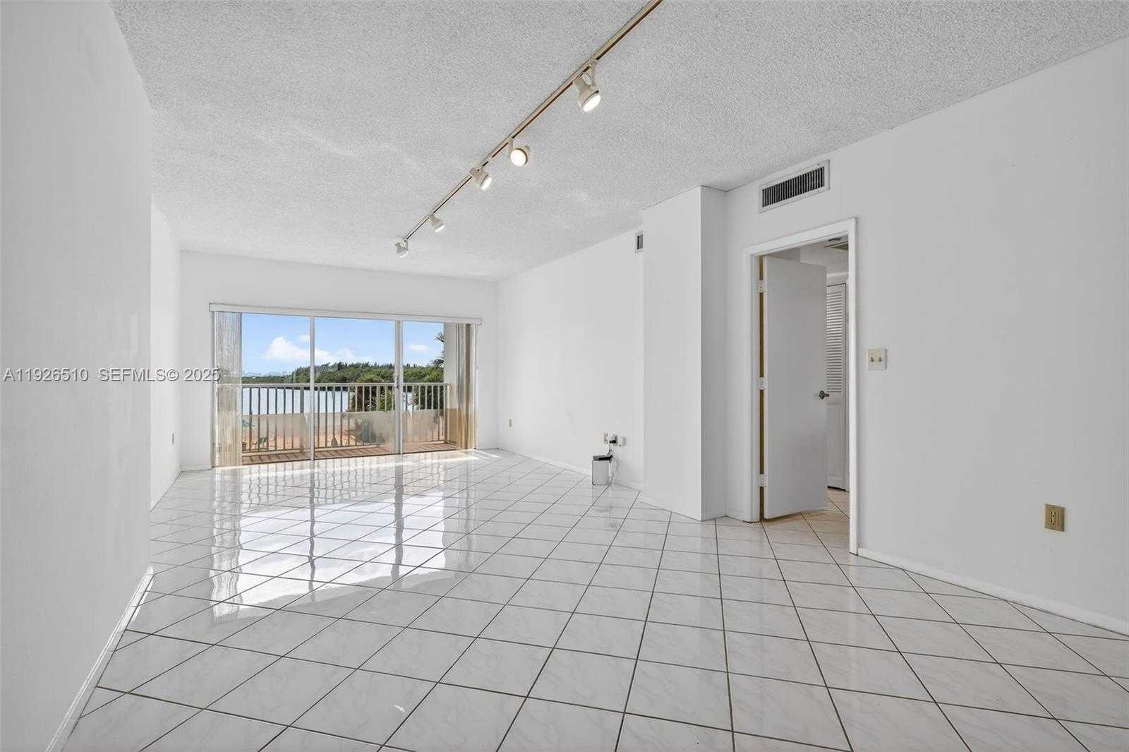 Small Image of 300 BAYVIEW DR #202, Sunny Isles Beach Number 6