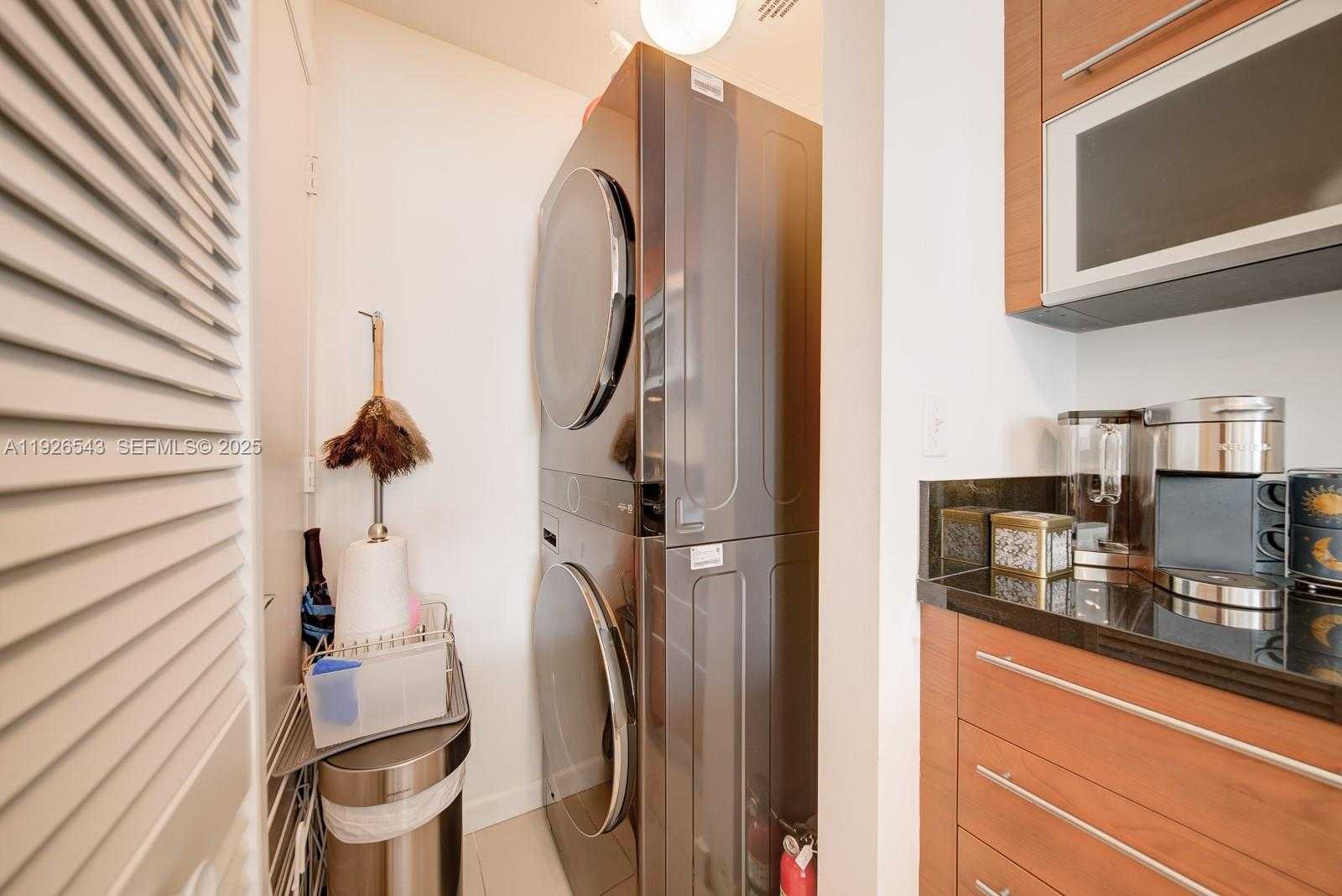 Small Image of 244 BISCAYNE BLVD #2309, Miami Number 12