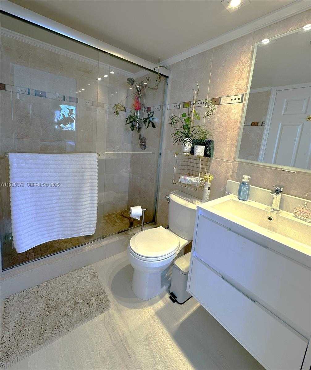 Small Image of 18000 NORTH BAY RD #603, Sunny Isles Beach Number 14