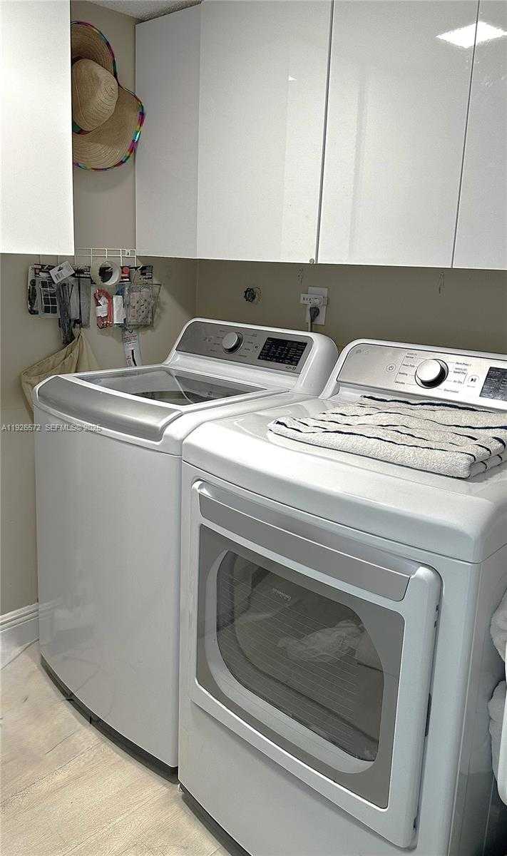 Small Image of 18000 NORTH BAY RD #603, Sunny Isles Beach Number 15