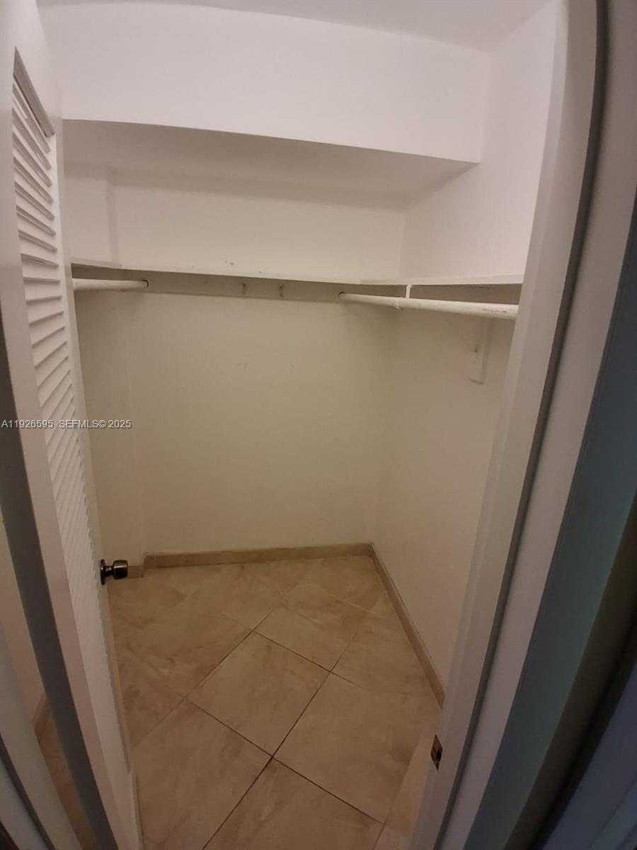 Small Image of 2905 POINT EAST DR #L302, Aventura Number 12