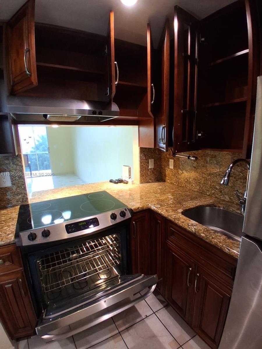 Small Image of 2905 POINT EAST DR #L302, Aventura Number 4