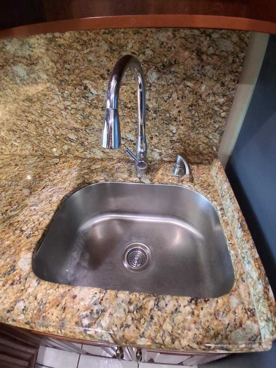 Small Image of 2905 POINT EAST DR #L302, Aventura Number 5