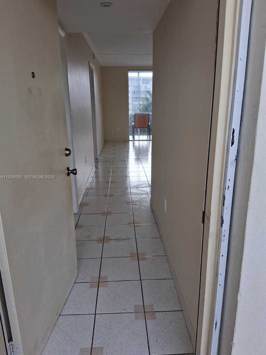 Small Image of 2905 POINT EAST DR #L302, Aventura Number 6