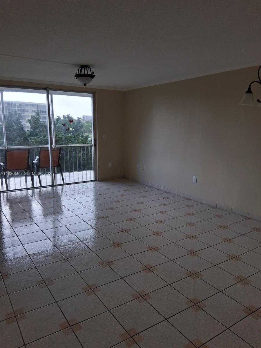 Small Image of 2905 POINT EAST DR #L302, Aventura Number 9