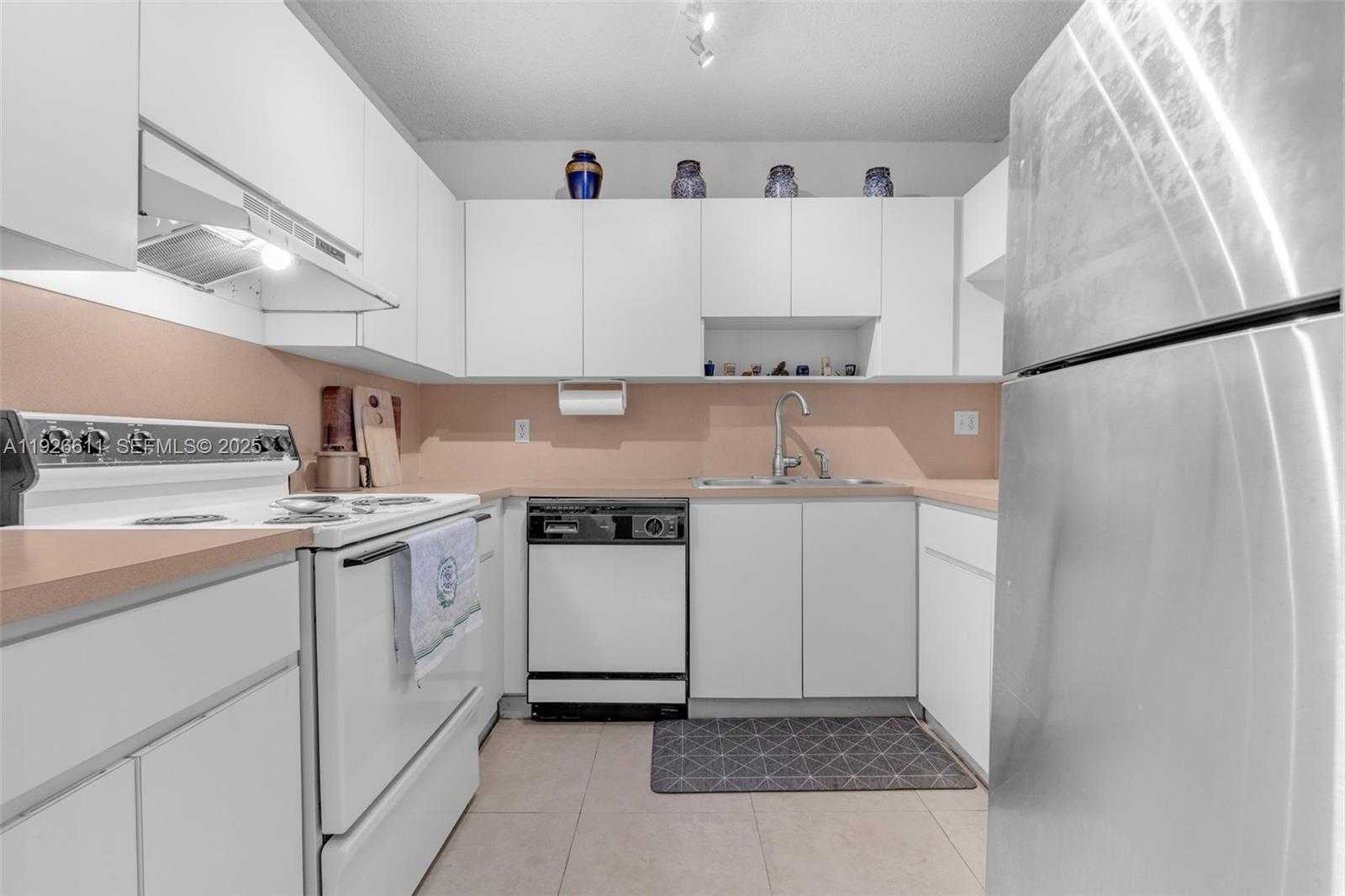 Small Image of 1900 WEST 68TH ST #F302, Hialeah Number 1