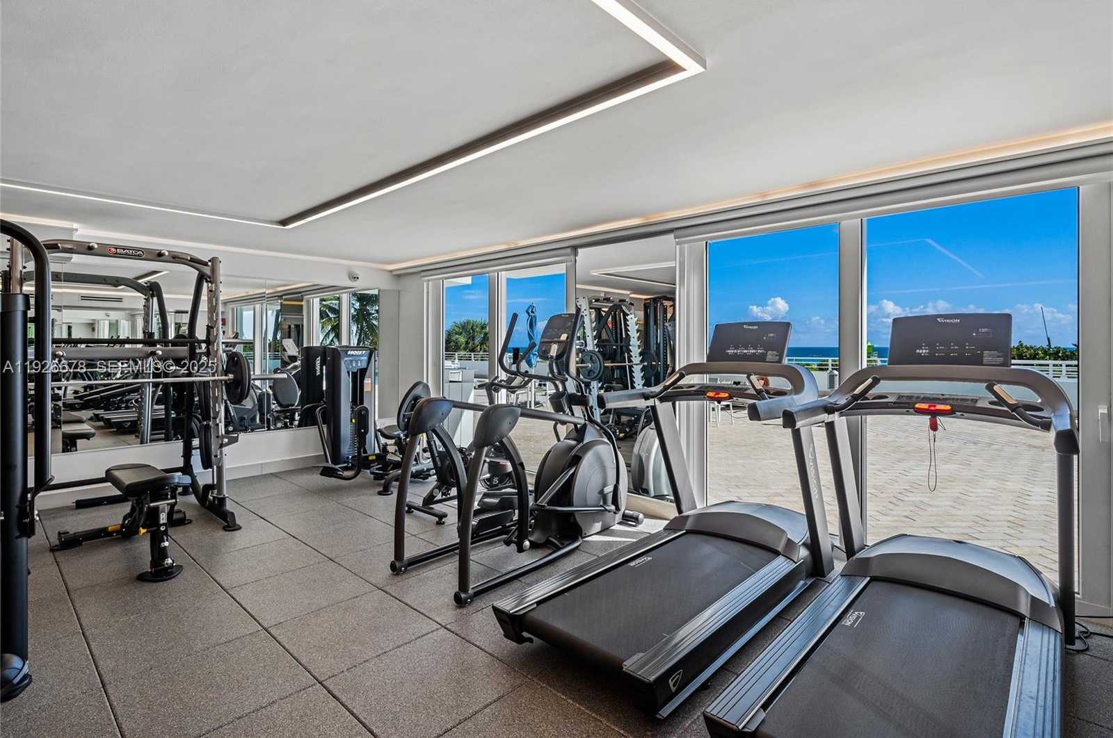 Small Image of 345 OCEAN DR #511, Miami Beach Number 14