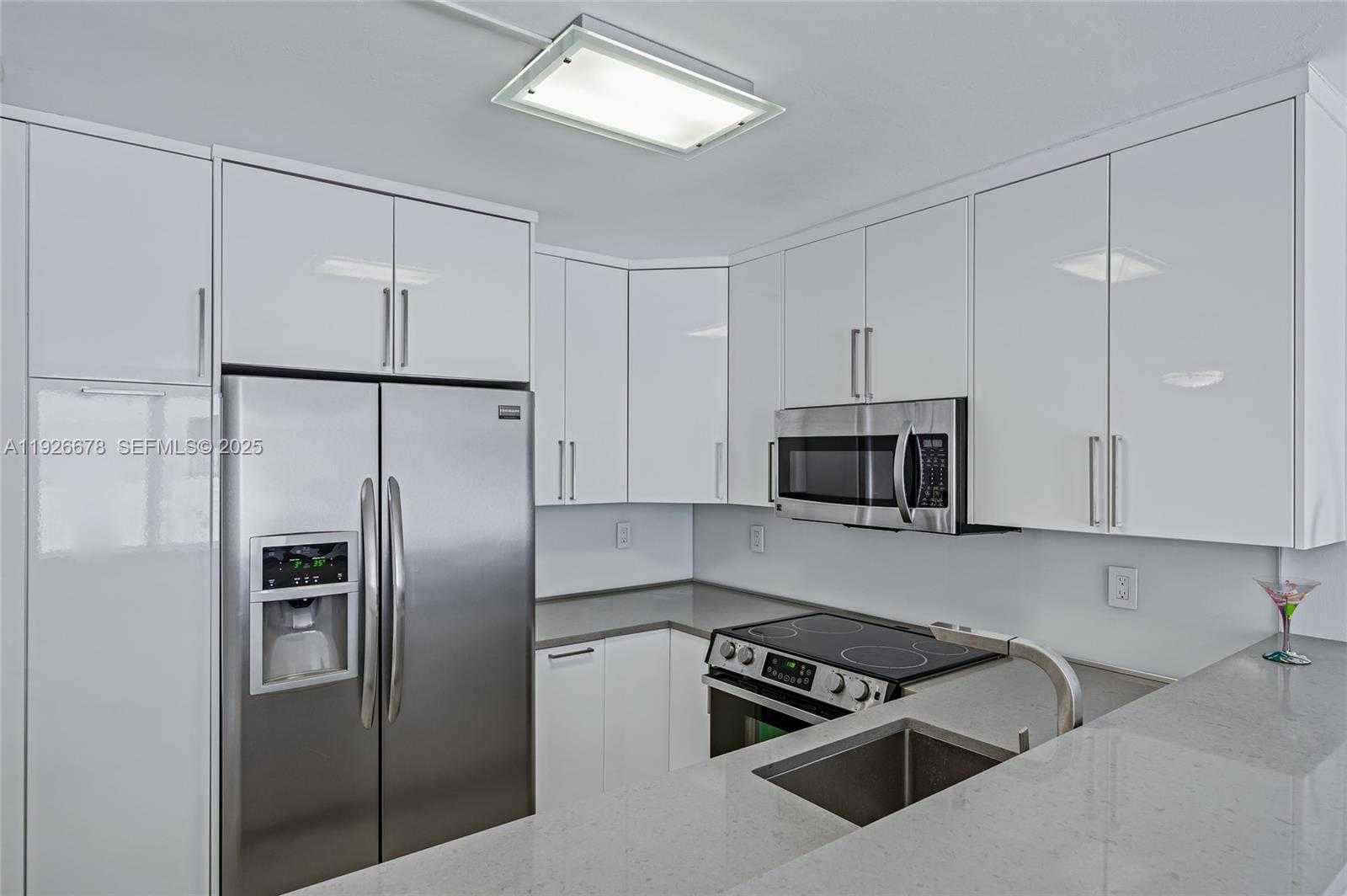 Small Image of 345 OCEAN DR #511, Miami Beach Number 5