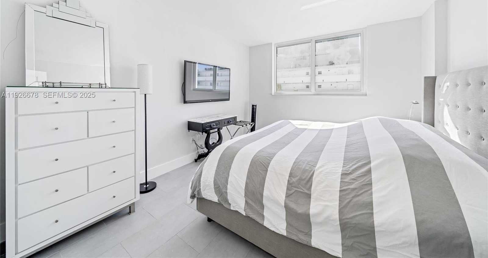 Small Image of 345 OCEAN DR #511, Miami Beach Number 8