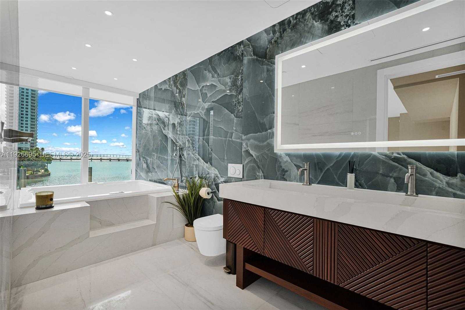 Small Image of 300 BISCAYNE BOULEVARD WAY #301E, Miami Number 30