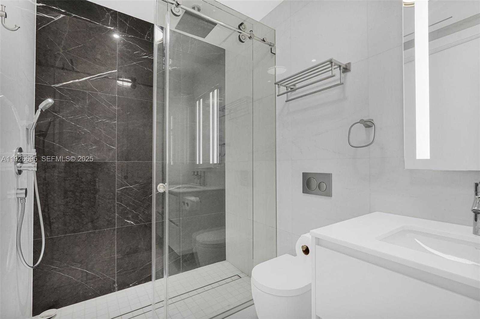 Small Image of 300 BISCAYNE BOULEVARD WAY #301E, Miami Number 37