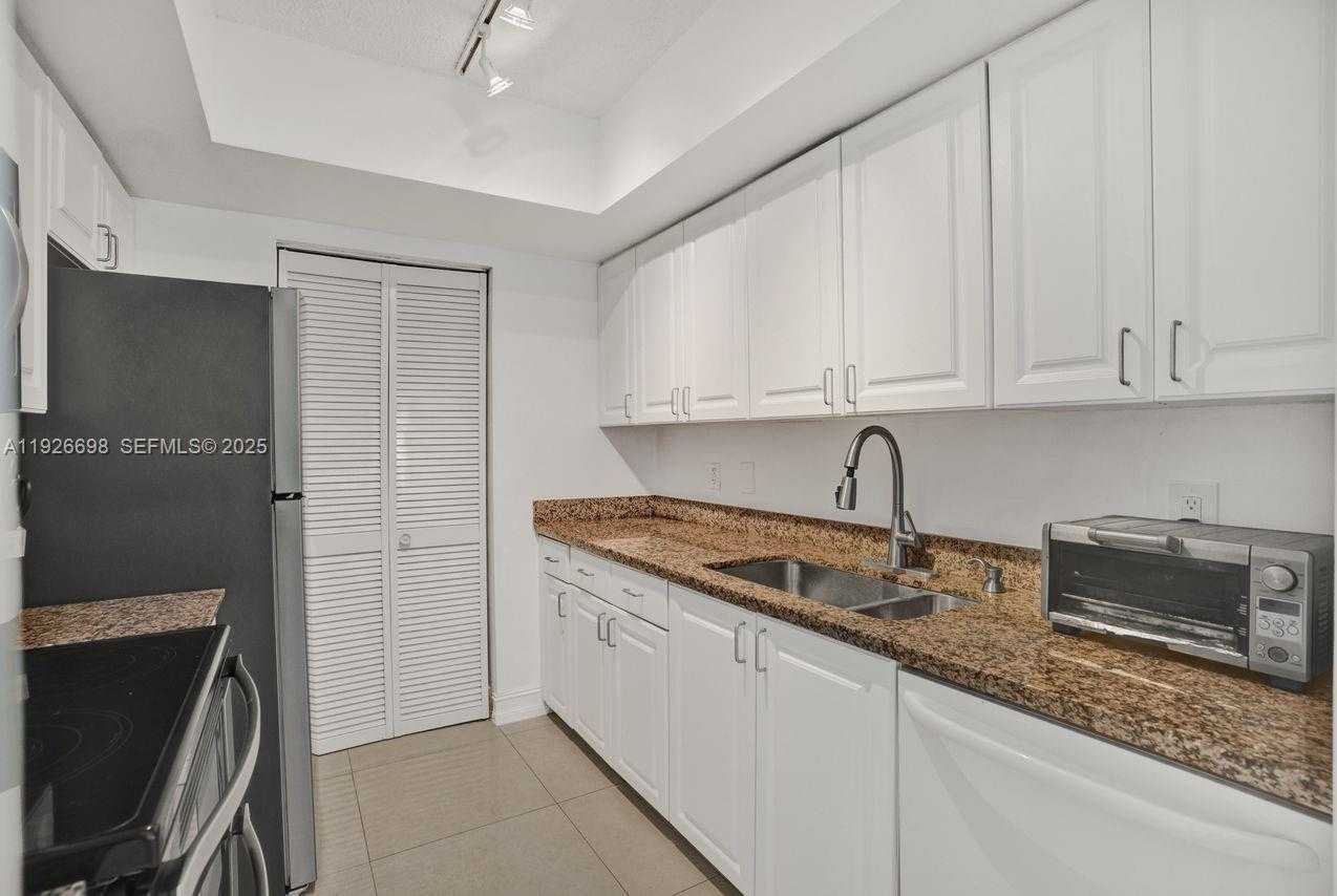 Small Image of 90 ALTON RD #2907, Miami Beach Number 14